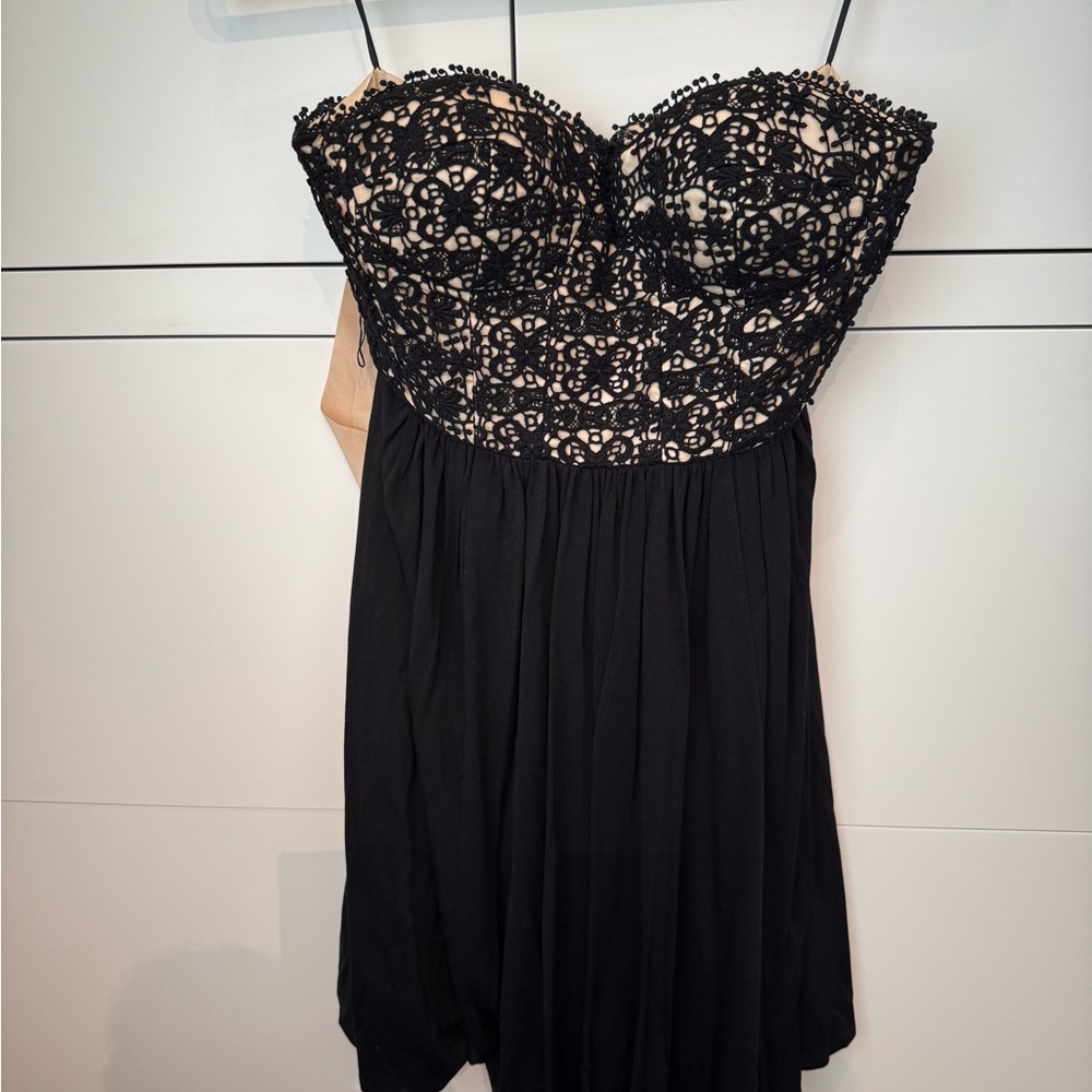 Elegant Black Lace Strapless Dress